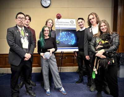 Je pense, donc je suis: Traversing tricky topics through outreach